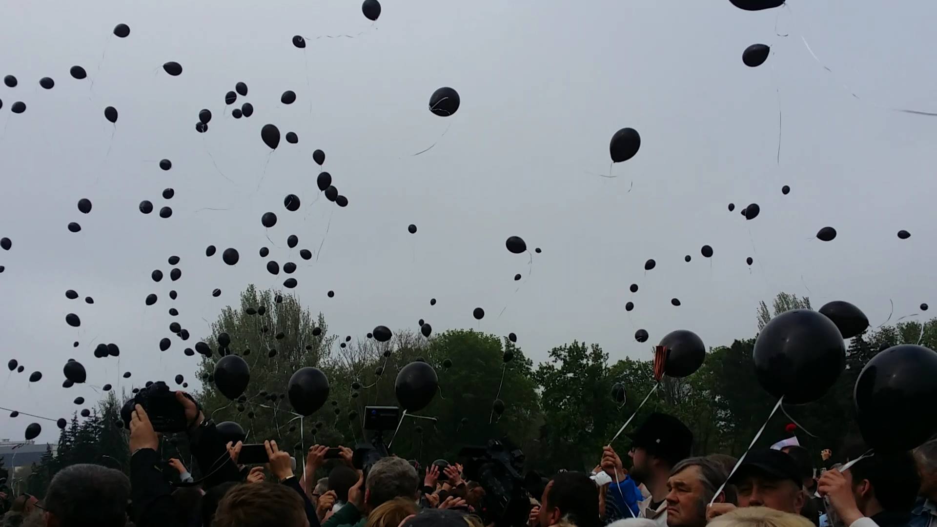 2 мая: в Одессе вспоминают погибших при пожаре в Доме профсоюзов (ХРОНИКА)  — Новая газета