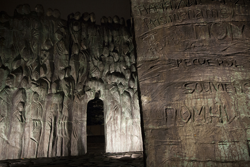 Памятник стена скорби в москве