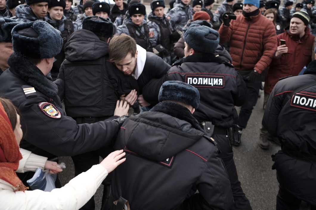 Интернет полиция. Насилие в сторону полицейских.