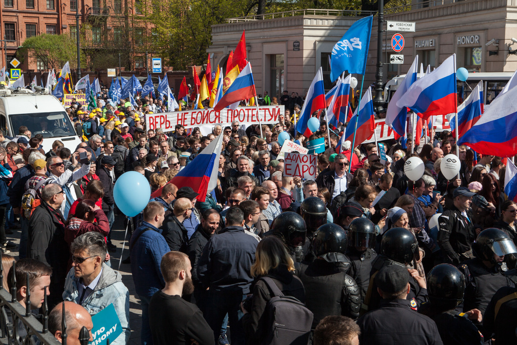 Народ начал. Публичное шествие. Шествия Единой России по Невскому. Невский проспект 1 мая. 1 Майские шествия по Невскому.