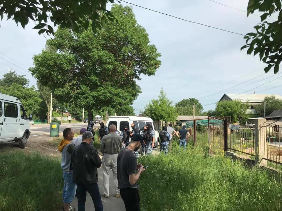 ФСБ России проводит обыски в домах крымских татар