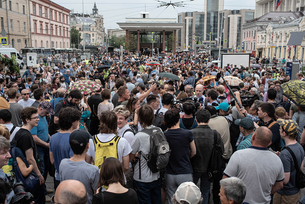 Что происходит в мире. Митинг 10 августа. Сегодняшние события в Москве. Толпа на Тверской. События в Москве сейчас.
