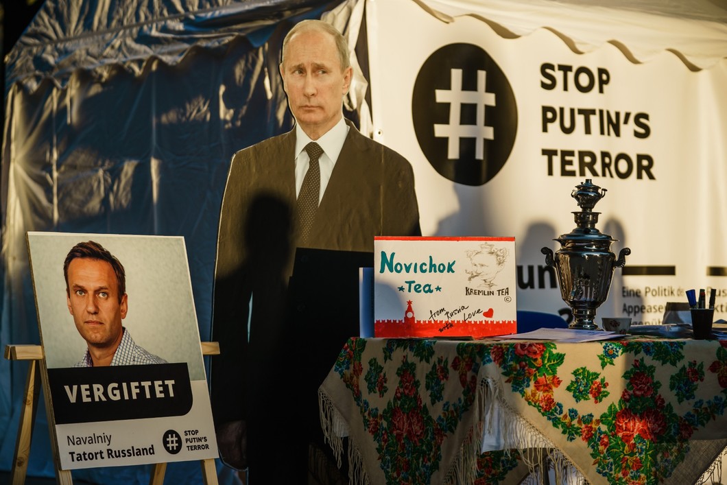 Навальный отравил отношения лидеров Навальный отравил отношения лидеров