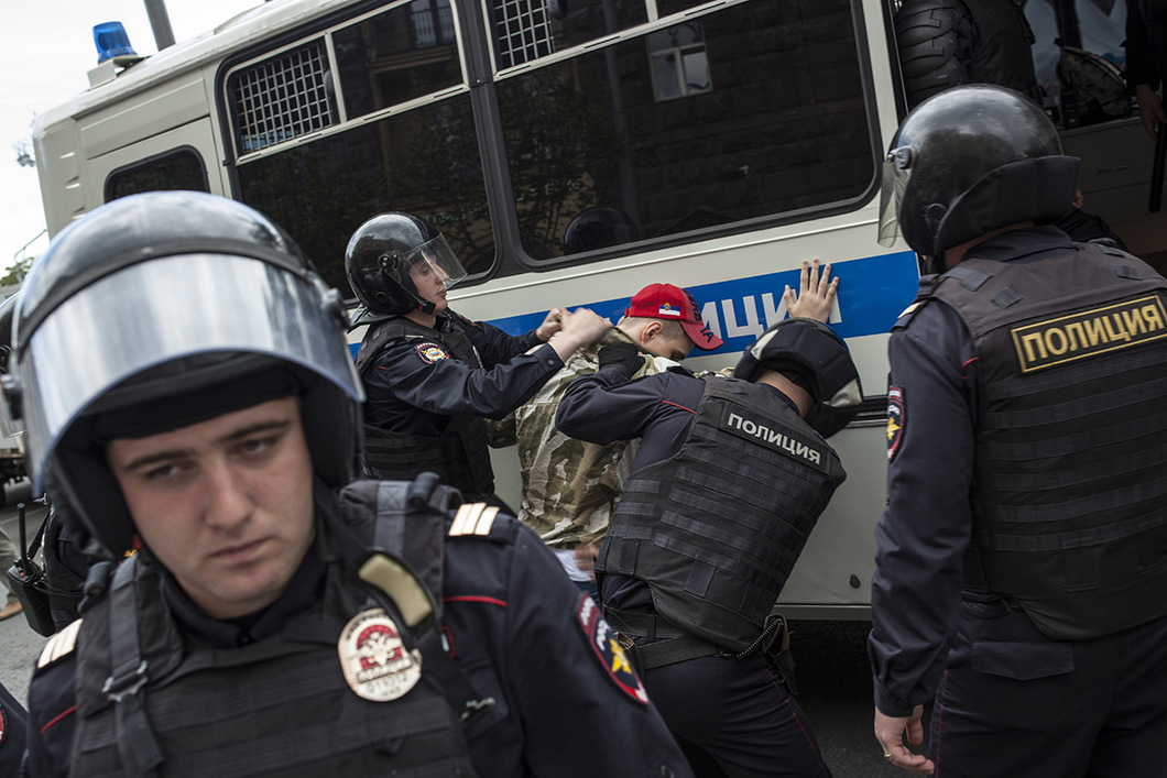 Фото задержанных преступников