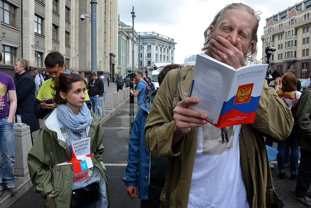Третье чтение закона о реновации: как жители пятиэтажек голосуют за и против у Госдумы