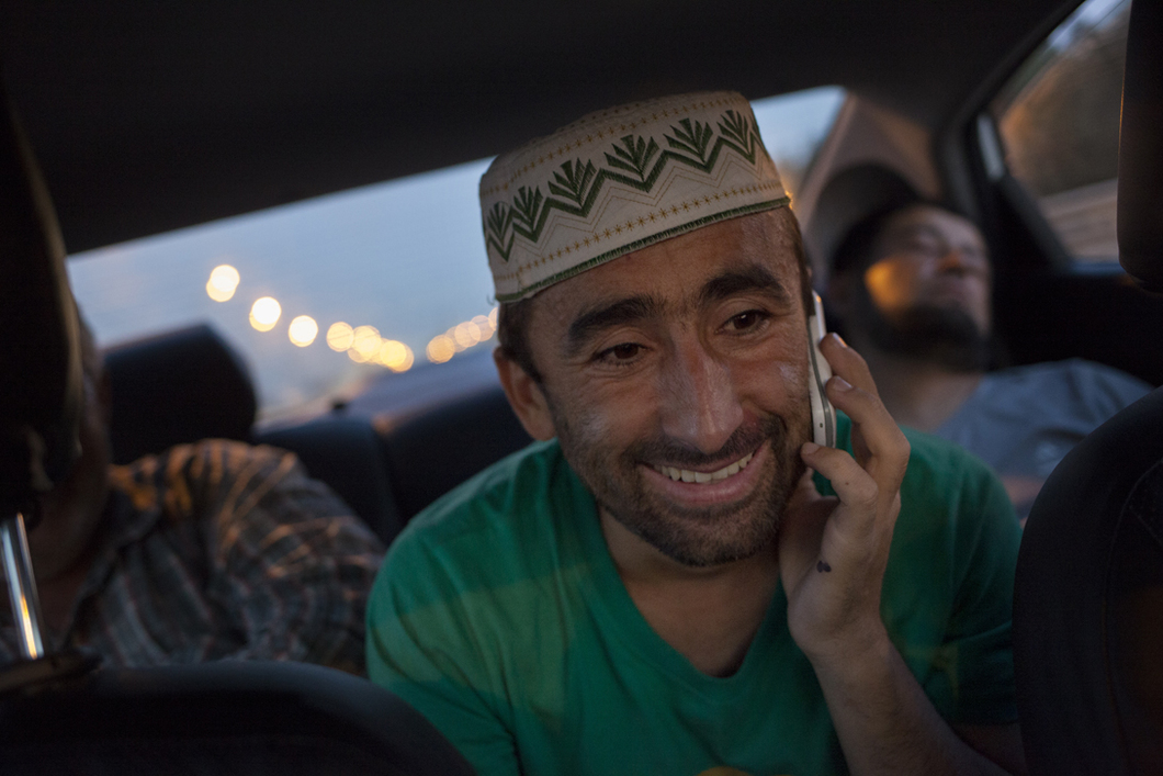 Таксист таджик. Крутой таджик. Узбек такси. Узбек таджикский