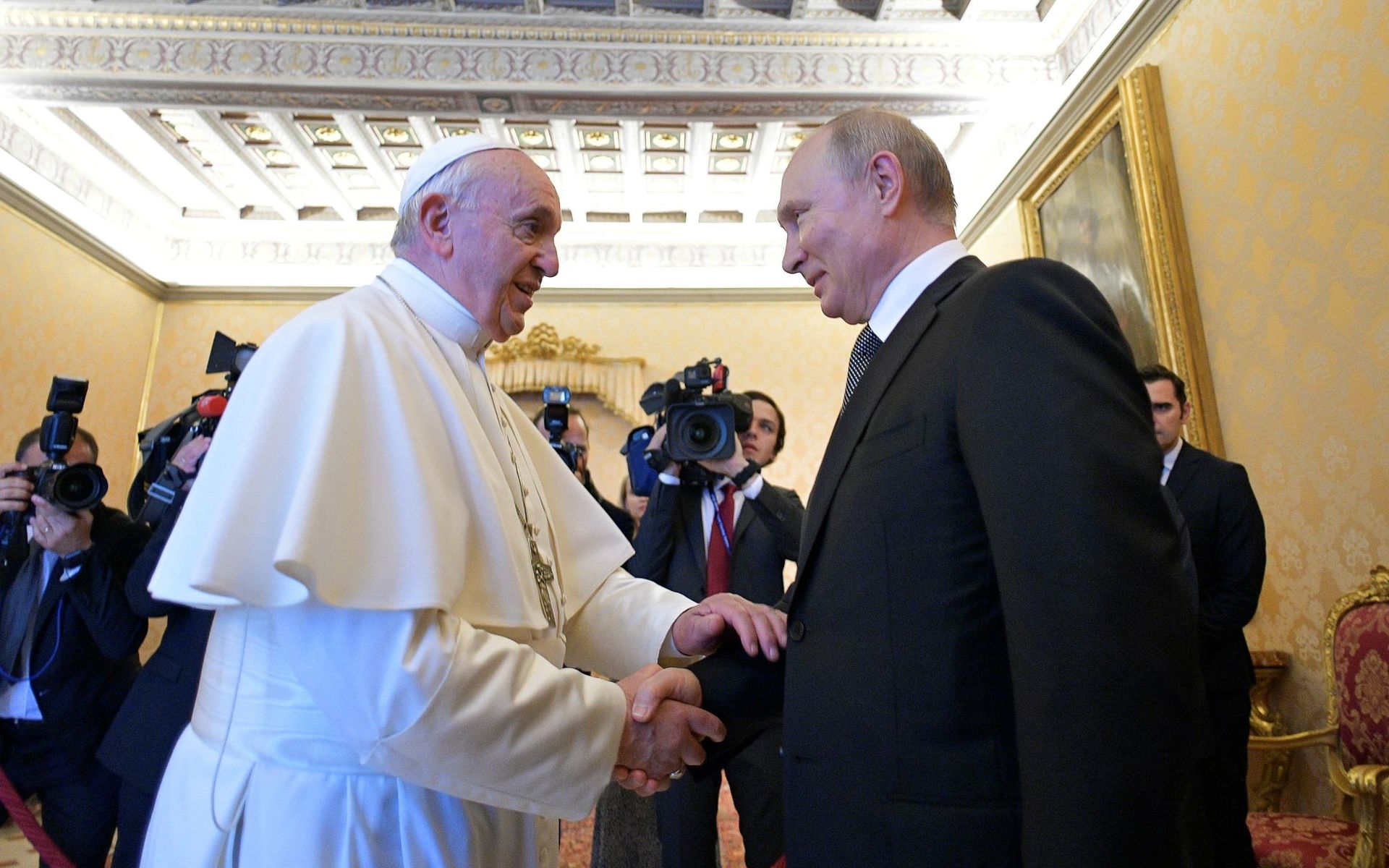 Ватикан раскрыл содержание разговора Путина с папой Римским