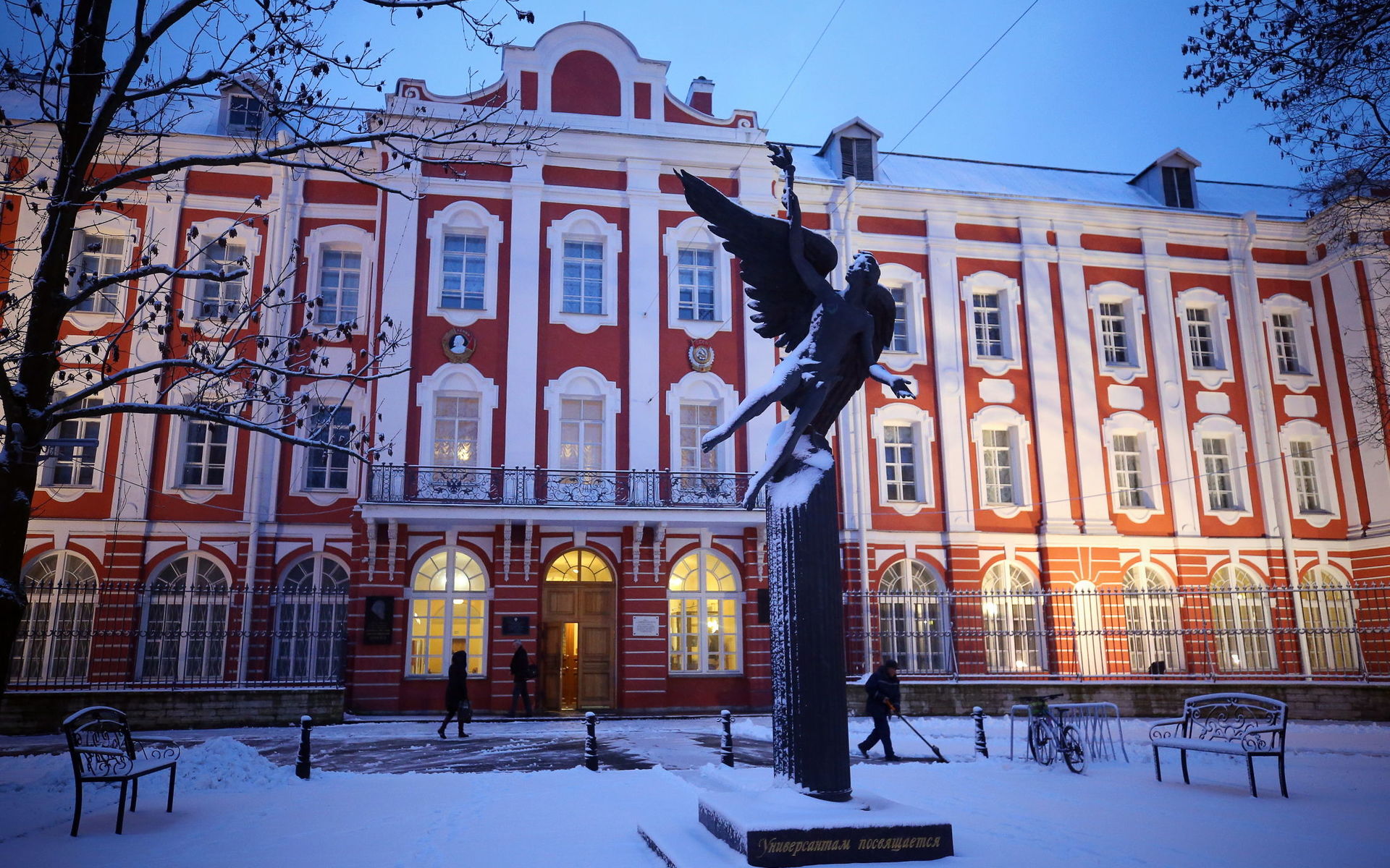 здание 12 коллегий в санкт петербурге