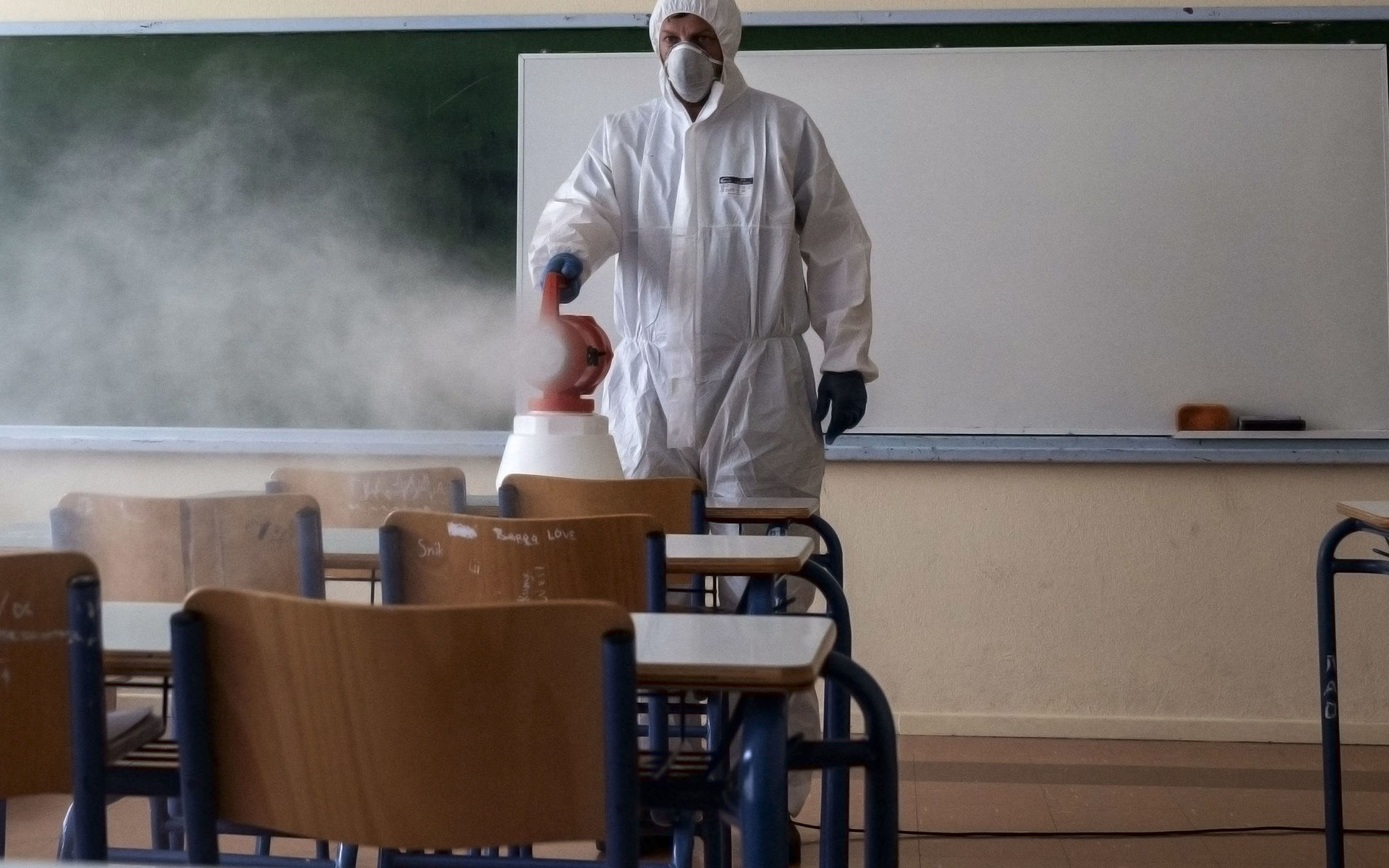 Закроют ли школы в России до конца учебного года, и по какой причине учебный год может быть досрочно окончен?